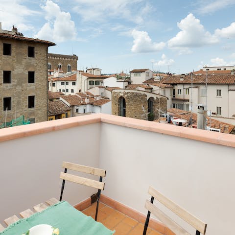 Enjoy relaxed suppers and Italian wine on the rooftop terrace, with magnificent views of the city before you