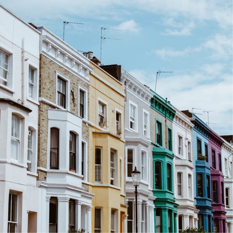Explore the cafes and boutique restaurants of Notting Hill on foot