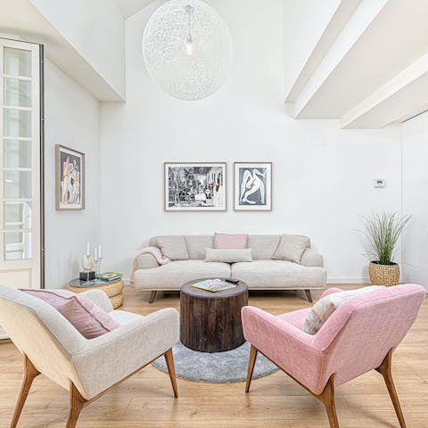 Savour a glass of tinto de verano in the stylish living area