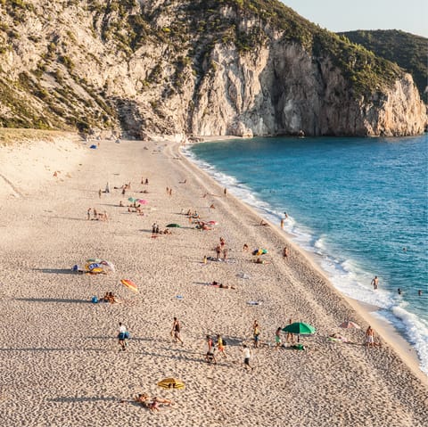 Stay just a ten-minute walk away from the picturesque fishing village of Sivota
