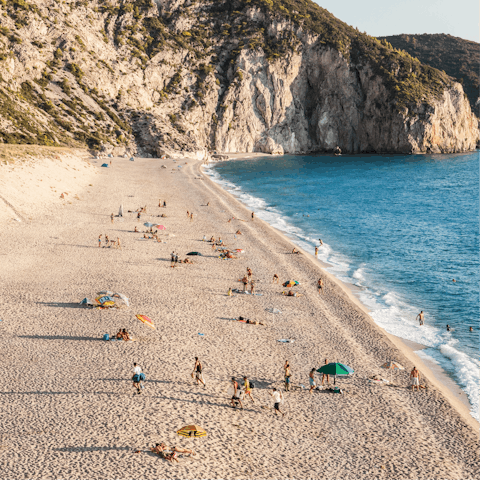 Stay just a ten-minute walk away from the picturesque fishing village of Sivota