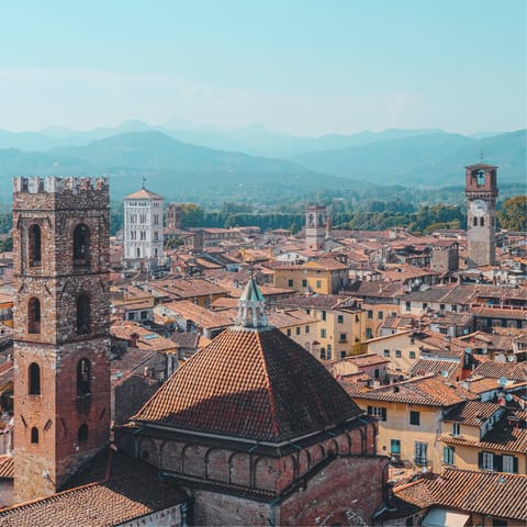 Hop in the car and be at Lucca, one of Italy's città d'artes, in twenty minutes