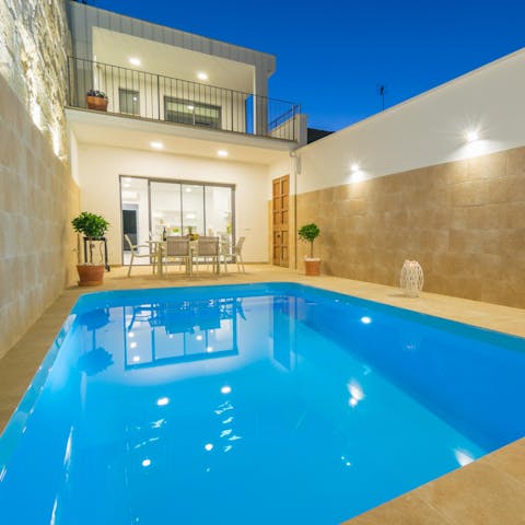 Guests loved the beautiful swimming pool and spacious terrace, which are perfect for relaxing and enjoying the sun.