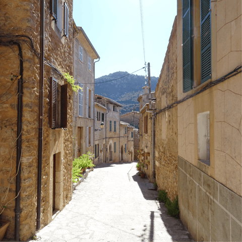 The home is located in a central location, just a short drive from Alcudia and Muro.