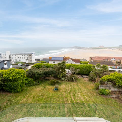 A five-minute saunter will take you to the beach at South Fistral