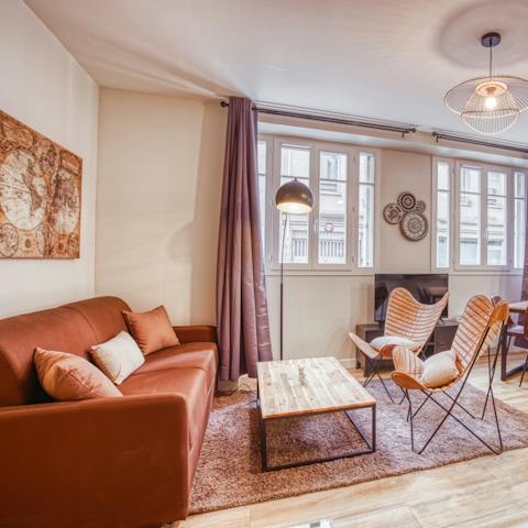 Recline on the plump sofa and share a glass of red from a local wine cave