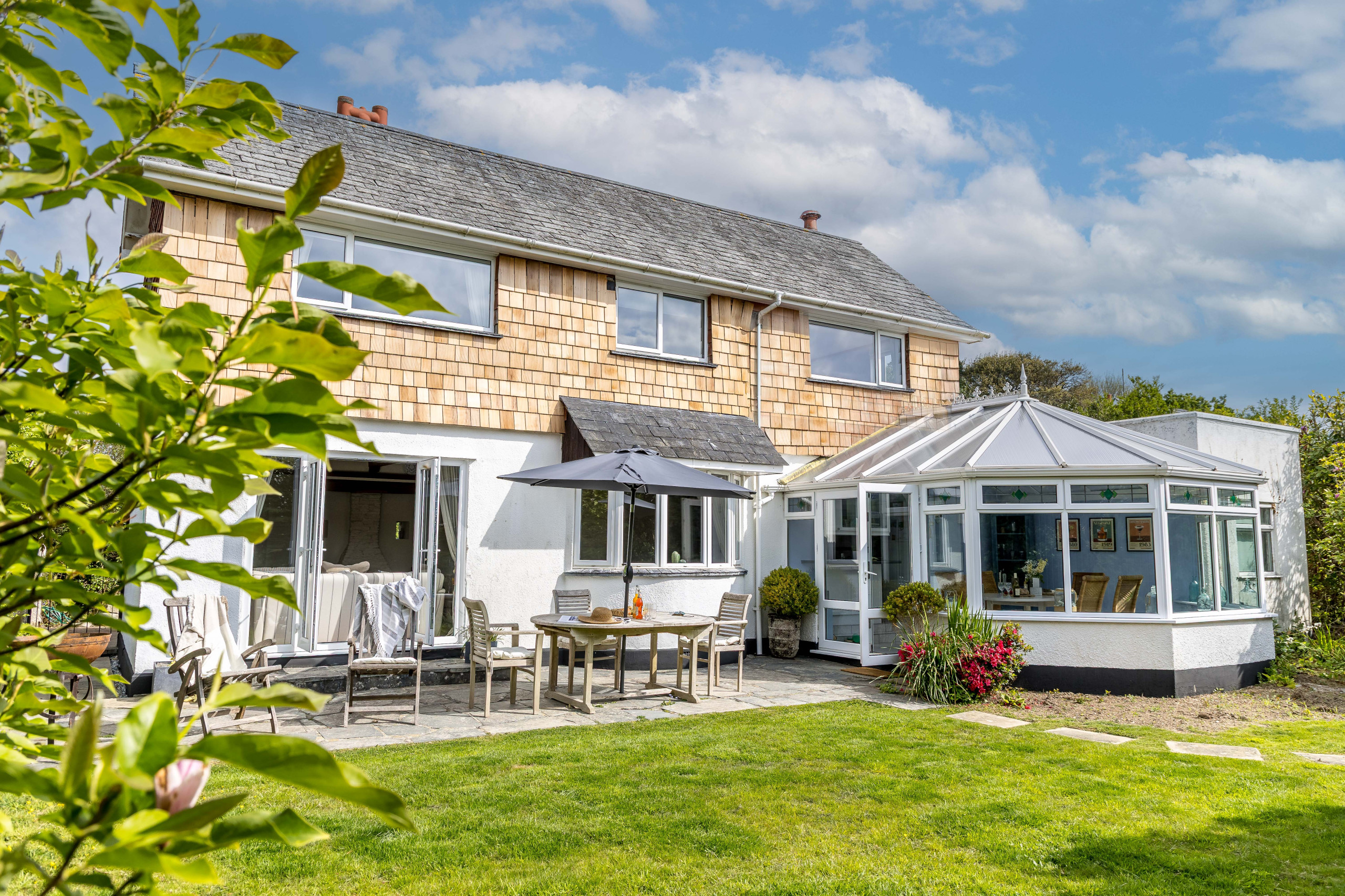 The Quayside Embrace