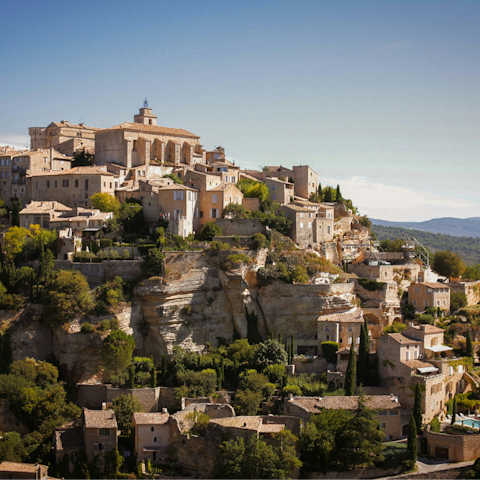 Stay in the Luberon, a fifteen-minute drive from Gordes