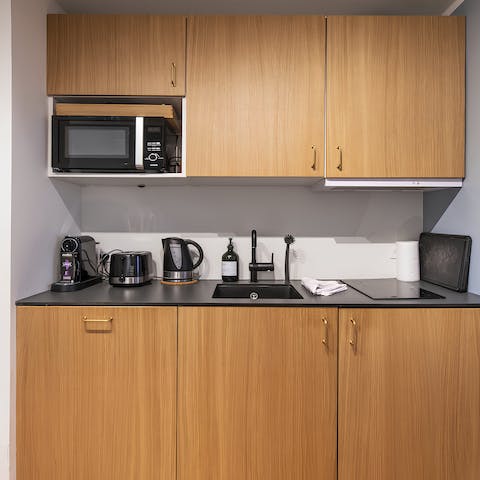Prepare øllebrød for breakfast in the kitchenette