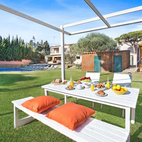Share leisurely breakfasts alfresco in the garden