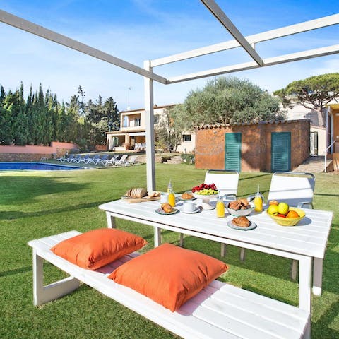 Share leisurely breakfasts alfresco in the garden