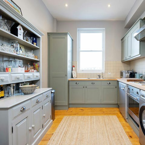 Whip up a full English breakfast in the country-style kitchen