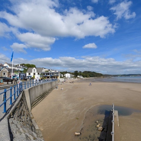 Saunter down to Saundersfoot Beach in just two minutes