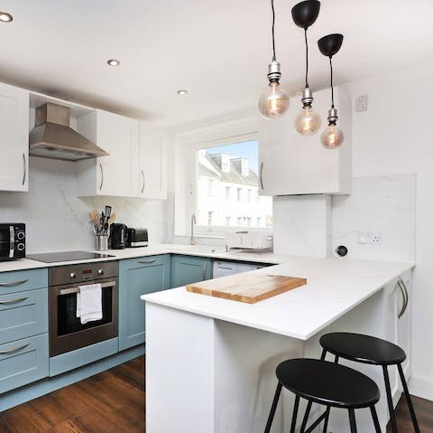 Enjoy a cup of tea at the breakfast bar beneath the stylish lighting
