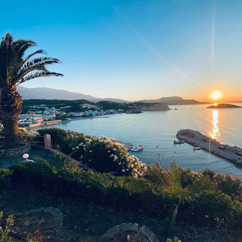 Stay in the mountainous landscape of Almyrida, right by the beach