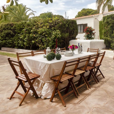Gather round the alfresco dining area for an evening of tapas