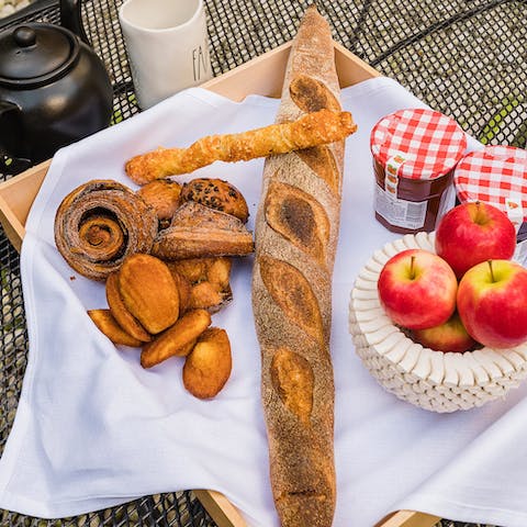Tuck into a dreamy breakfast picked up from Portobello Road Market
