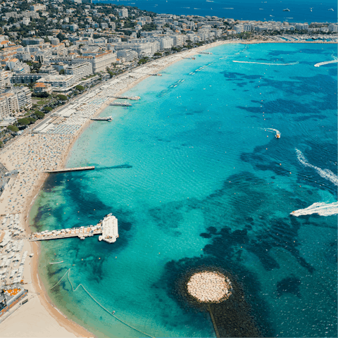 Be at the beach in just five minutes on foot