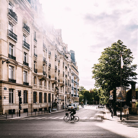 Walk to the scenic Jardin du Luxembourg in just one minute