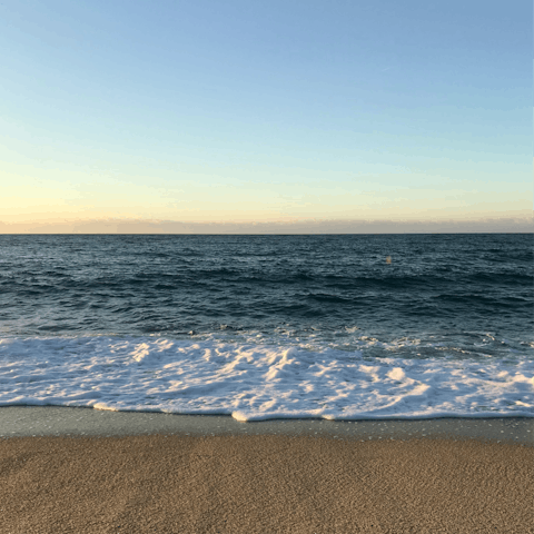 Enjoy a day on the blue flag beach of Agios Georgios