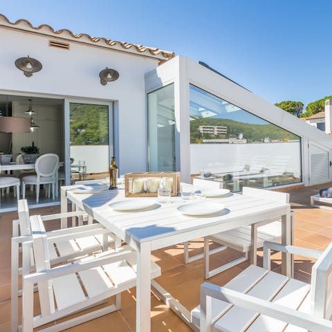 Start days with an alfresco breakfast of Spanish tortilla and coffee