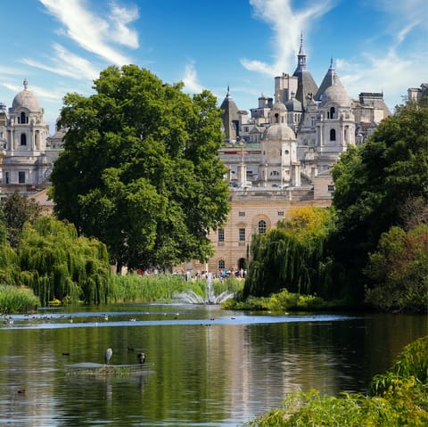 Reach the glorious Hyde Park in twenty minutes by bus – don't forget a picnic