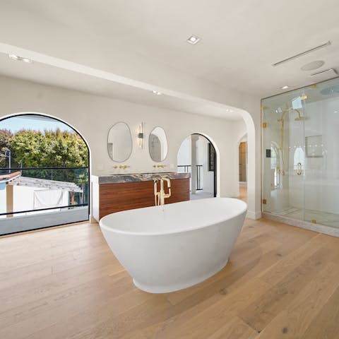 End the day with a long soak in the en-suite bathtub