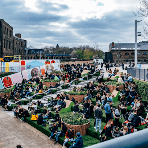 Discover the shops and restaurants around Coal Drops Yard, a twenty-minute walk away