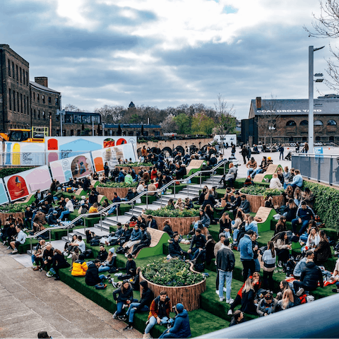 Discover the shops and restaurants around Coal Drops Yard, a twenty-minute walk away