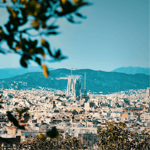 Walk to La Sagrada Familia in under twenty minutes