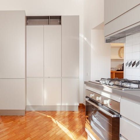 Rustle up coffee and breakfast in the well-equipped kitchen