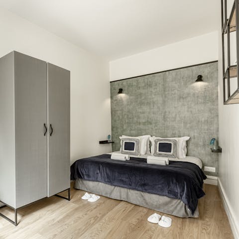 Dream of the Eiffel Tower in the comfortable grey-hued bedroom