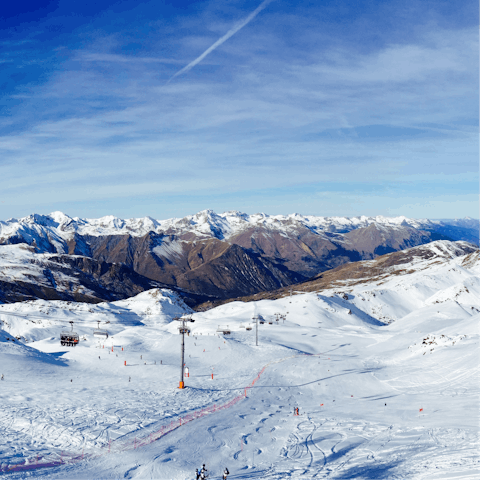 Stay in the heart of Méribel, right opposite the La Chaudanne