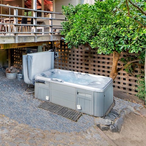 Relax with a glass of fizz in the private hot tub