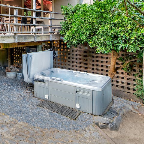 Relax with a glass of fizz in the private hot tub