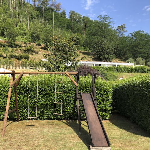 Let the children have fun in the outdoor play area