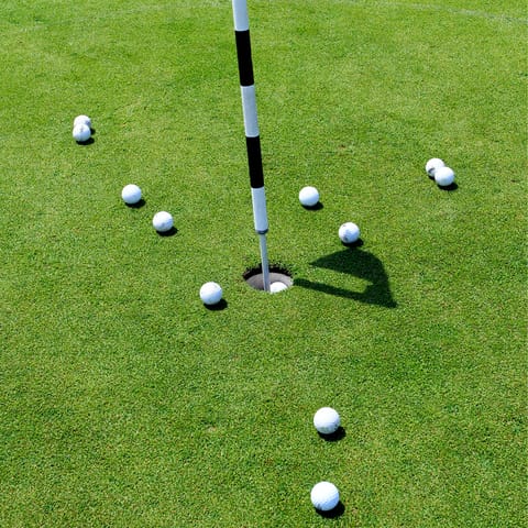 More than ten golf courses within a ten-minute drive