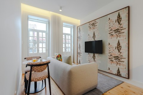 Unwind in a bright living space steps from Clérigos Tower
