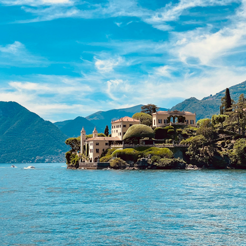 Discover the picturesque towns surrounding Lake Como