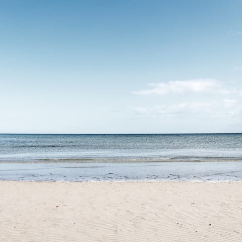 Pack your beach bag and stroll down to Paralia Keratokampou