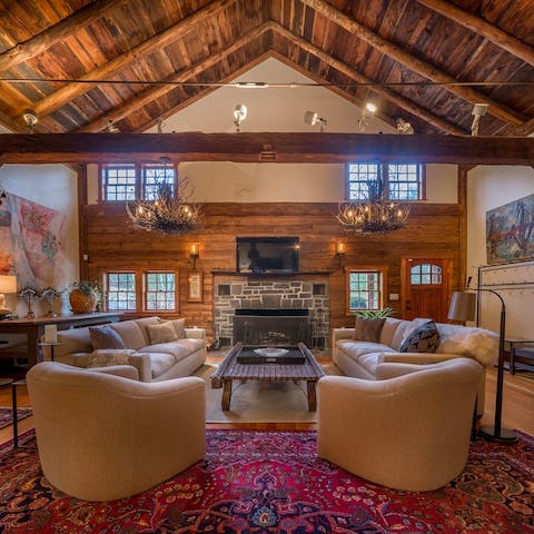 Play some boardgames next to the fireplace in the wonderful double-height main living area