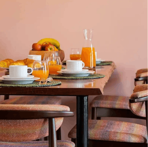 Gather round the breakfast bar each morning and plan your day