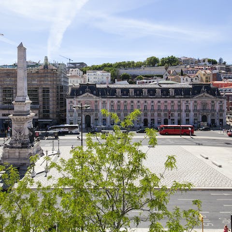 Take in the views over Avenida Liberdade and Praça dos Restauradores from the comfort of your living room