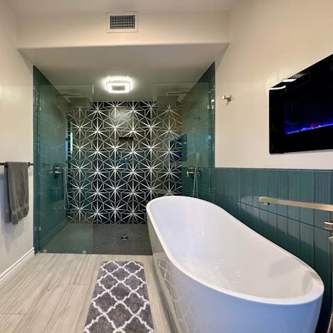Run a bath and soak all your troubles away in this freestanding tub