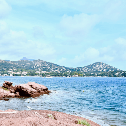 Stroll to the the sea in just fifteen minutes