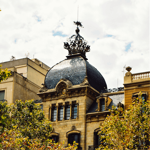 Take a two-minute stroll to Passeig de Gràcia