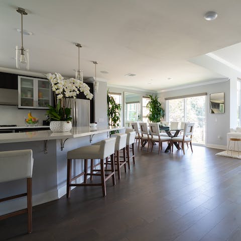 Let the chef of the group rustle up some chicken and waffles in the sleek kitchen, or let you hosts arrange a private chef