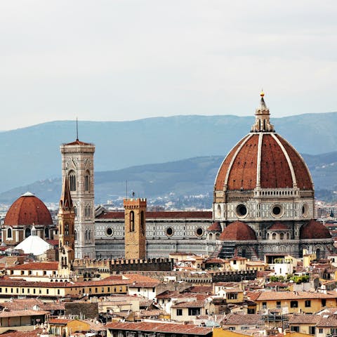 Take a quick stroll into central Florence,  just a fifteen-minute walk away