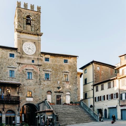 Visit the hilltop town of Cortona – 22 kilometres away