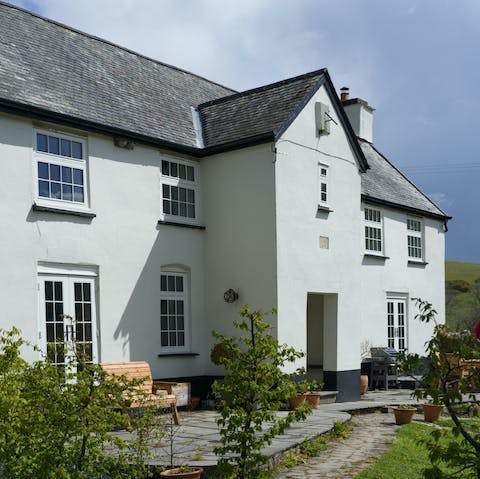 Stay in a magnificent farmhouse dating from the 17th Century